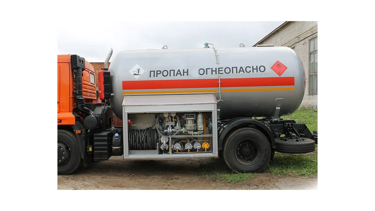 Газовоз и оборудование для заправки газгольдера